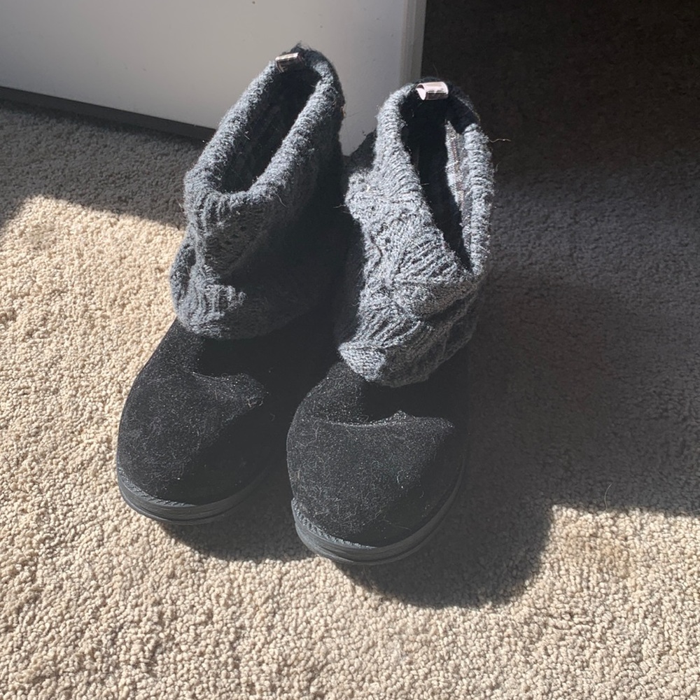 Black Muk Luks size 6 boots